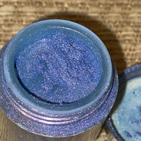 💙EUC Tony & Tina Blue Loose Eye Shadow - Picture 10 of 10